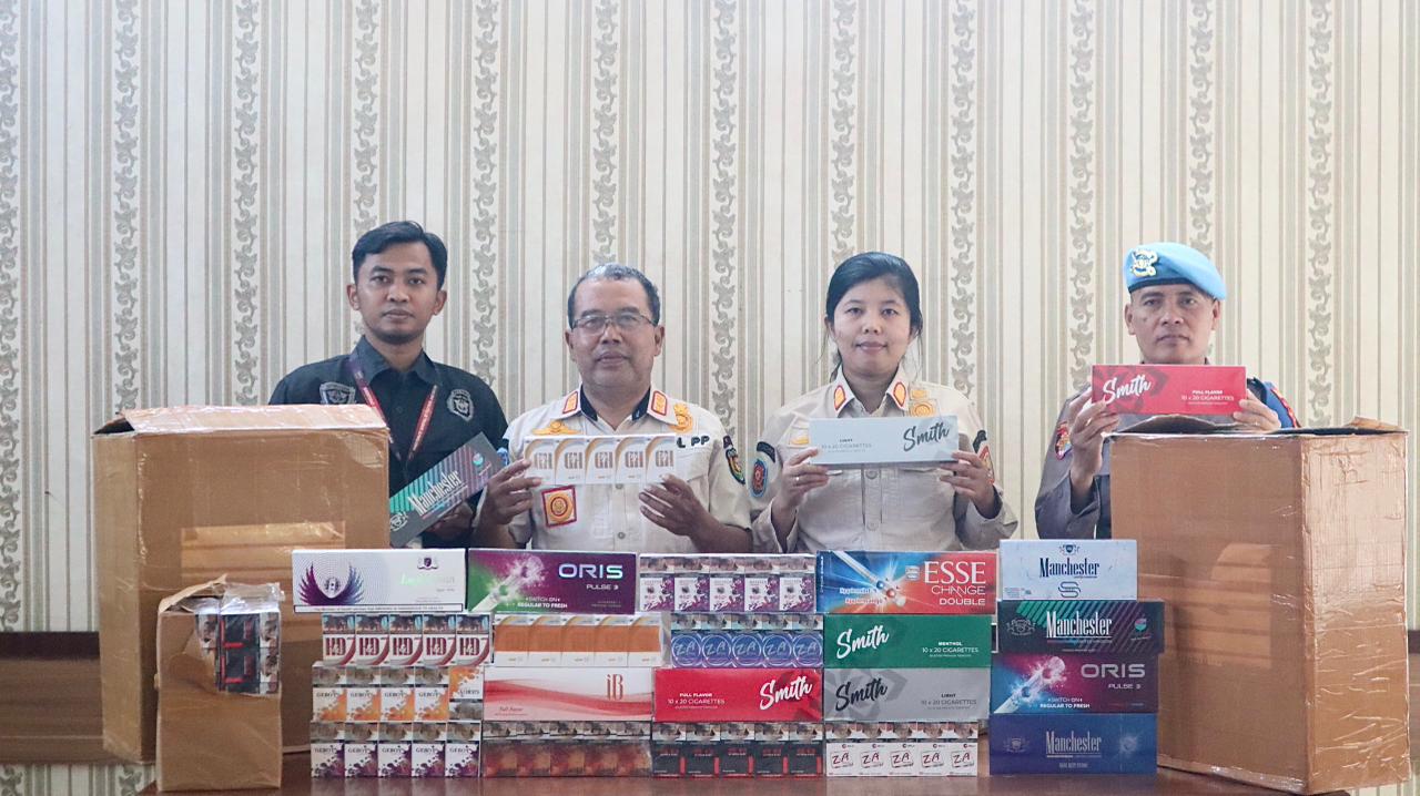 Satpol PP Damkar Purworejo Amankan 935 Bungkus Rokok Ilegal dalam Operasi Gabungan