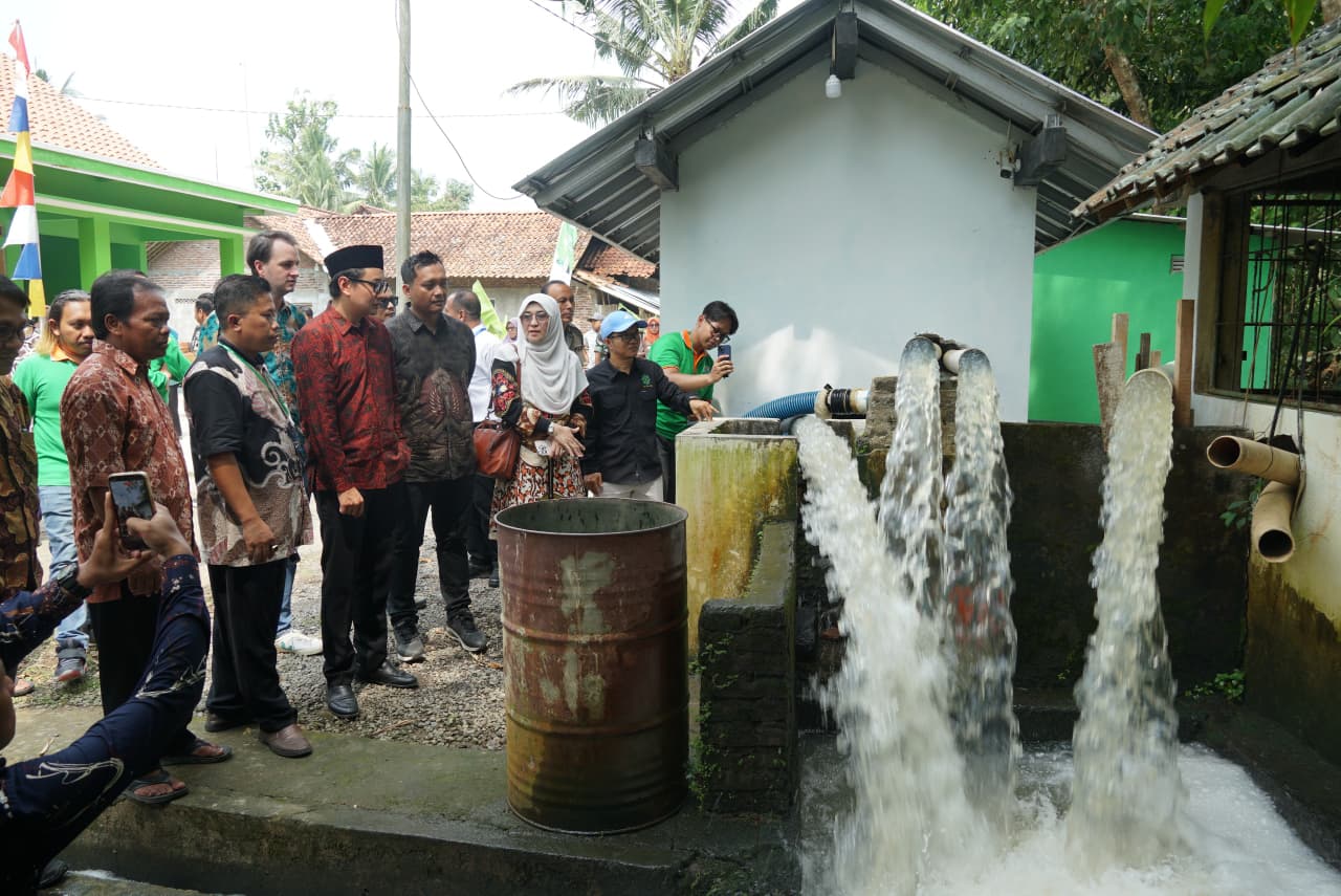 Peringati Hari Bumi, Wabup Purworejo Resmikan Pompa Air Tenaga Surya di Desa Krandegan