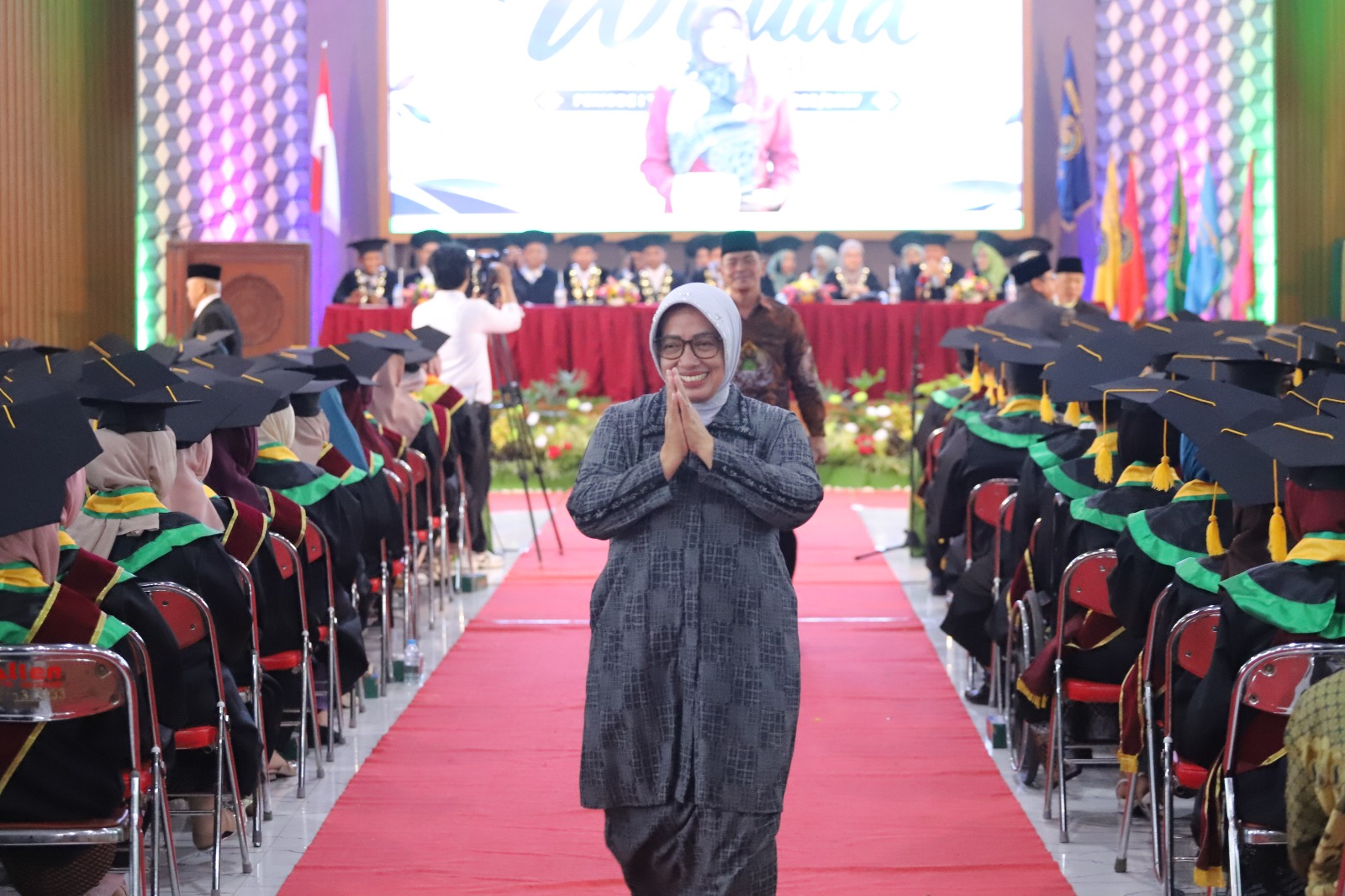 Hadiri Wisuda UMPWR, Bupati Purworejo Dorong Lulusan Berkontribusi bagi Pembangunan Daerah
