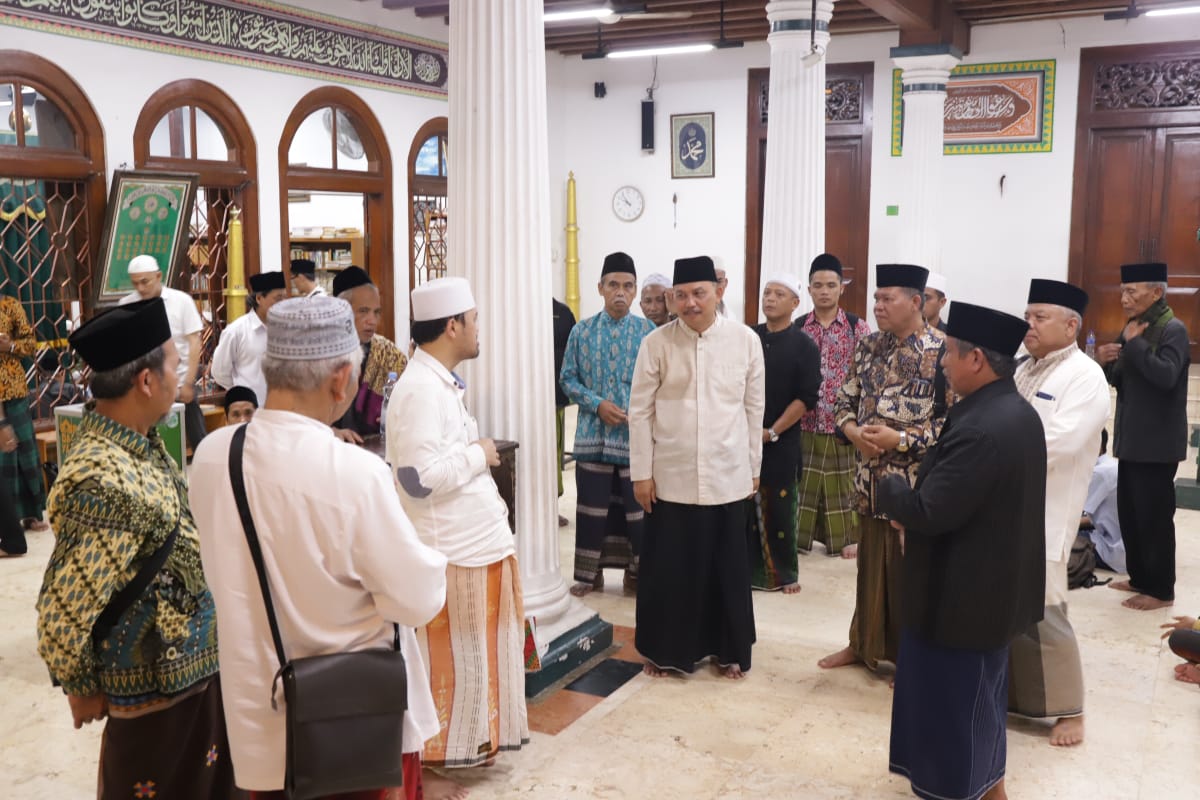 Bupati Purworejo Beserta Ulama dan Pengasuh Ponpes Ziarah ke Makam Habib Husein Luar Batang