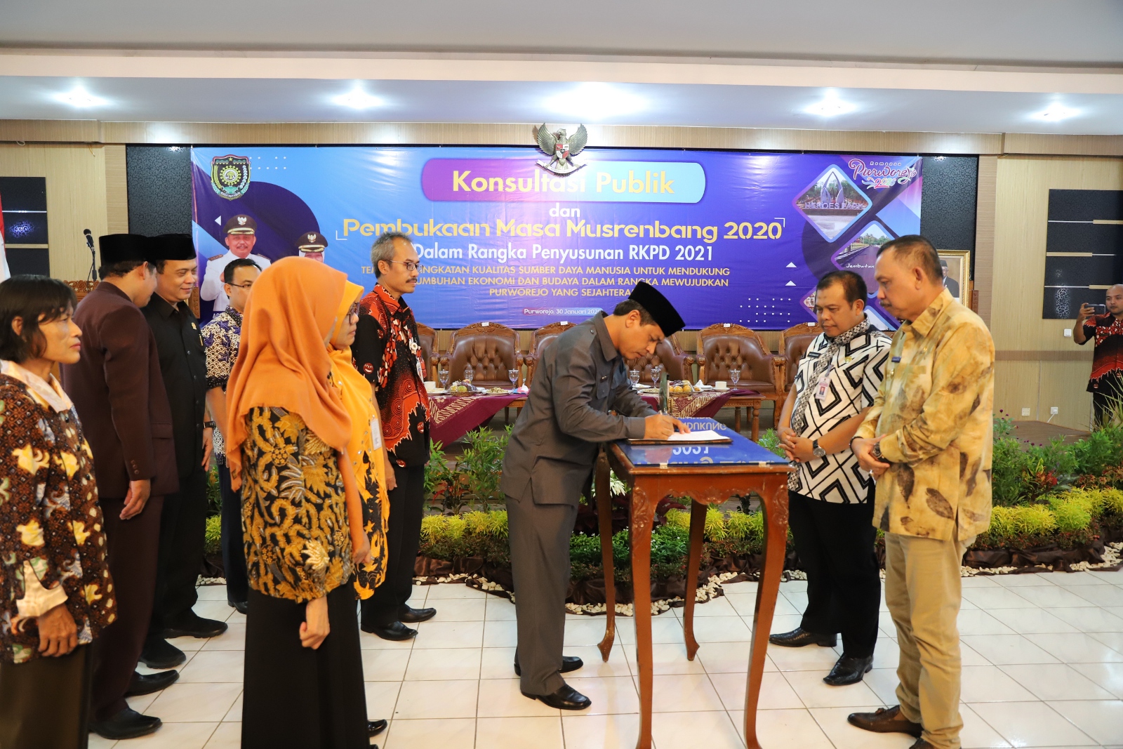 Bupati Buka Forum Konsultasi Publik dan Masa Musrenmang 2020
