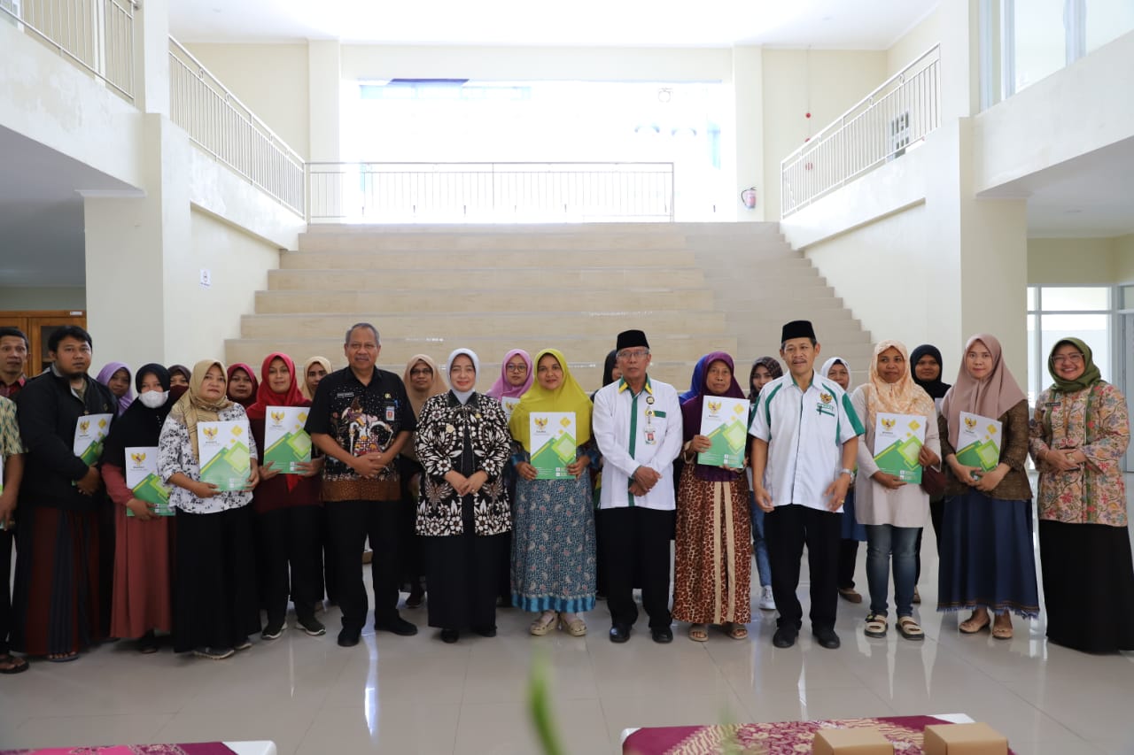 Wabup Serahkan Bantuan Modal Bagi 20 Pelaku UMKM 