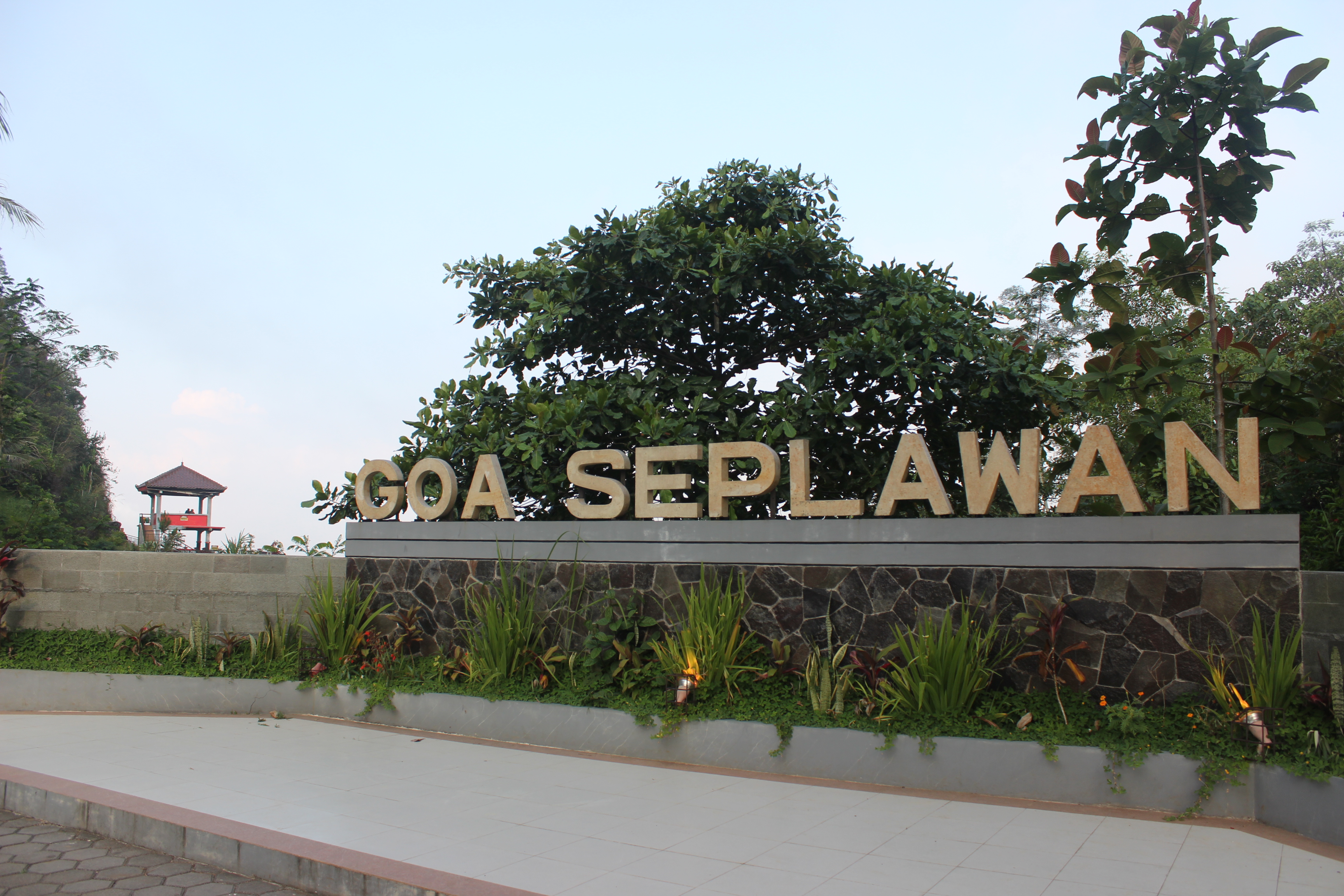 Gardu Pandang Goa Seplawan